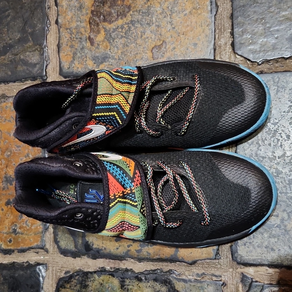 Nike Kyrie 2 Boys Size 7  Black History Month Edition Shoes Sneakers - Picture 2 of 8
